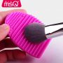 Силиконовая щетка для чистки кисточек MSQ Silicone Egg Brush фуксия